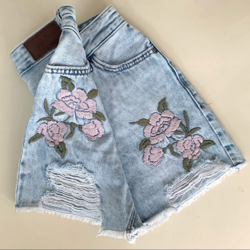 Hollister ~ 100% Cotton Lilac Flower Embroidered Denim Jean High Rise Skirt! - Picture 2 of 9